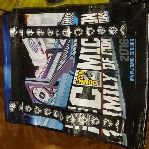 Lot of 2 Comic-con Swag Bags 2012 & 2016 - Picture 2 of 5